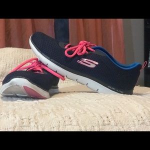 Sketchers Navy & pink sneakers new!